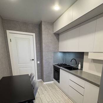 Продается 1-комнатная квартира, 37 м²