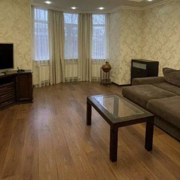 Сдается 1-комнатная квартира, 57 м²