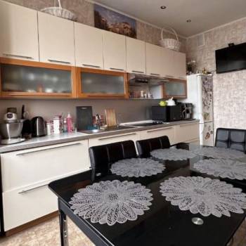 Продается Многокомнатная квартира, 130 м²
