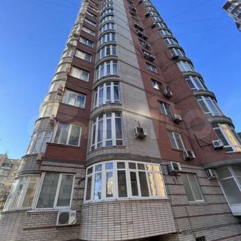 Продается Многокомнатная квартира, 130 м²