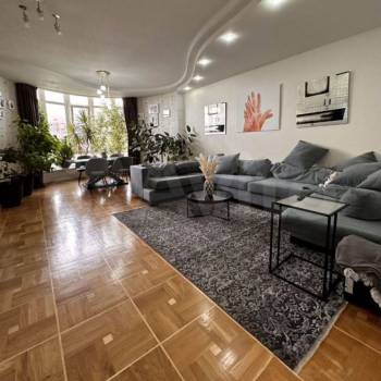 Продается Многокомнатная квартира, 130 м²