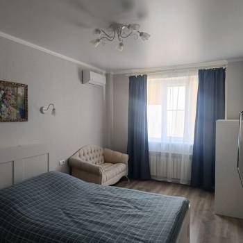 Продается 1-комнатная квартира, 42 м²