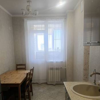 Продается 1-комнатная квартира, 42 м²