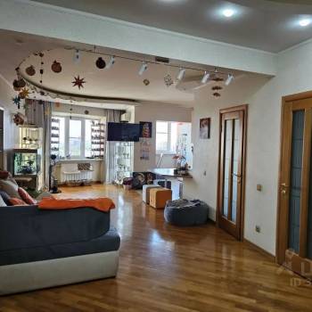 Продается Многокомнатная квартира, 136,5 м²