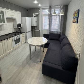 Сдается 1-комнатная квартира, 40 м²