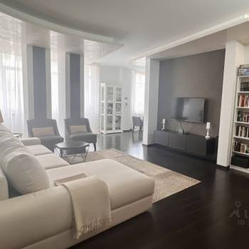 Продается 3-х комнатная квартира, 130 м²