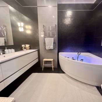 Продается 3-х комнатная квартира, 130 м²