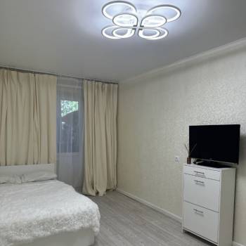 Продается 1-комнатная квартира, 35 м²