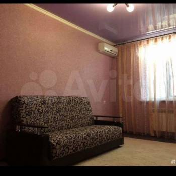 Продается 1-комнатная квартира, 42 м²