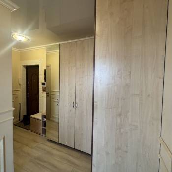 Продается 1-комнатная квартира, 55 м²