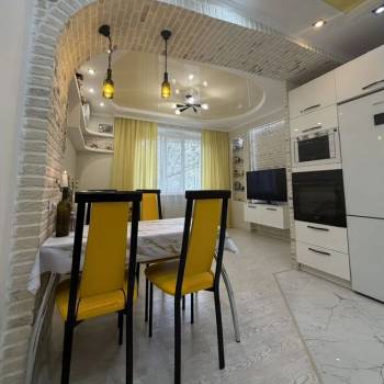 Продается 1-комнатная квартира, 61 м²