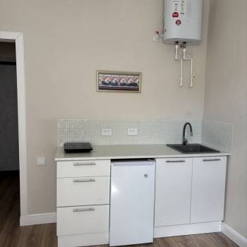 Продается 1-комнатная квартира, 18 м²