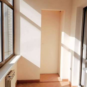 Продается 1-комнатная квартира, 95 м²