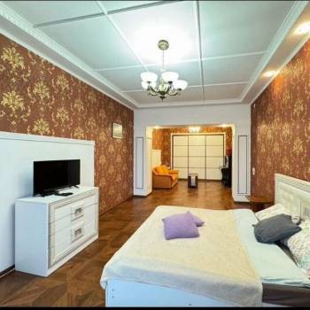 Сдается 1-комнатная квартира, 82 м²
