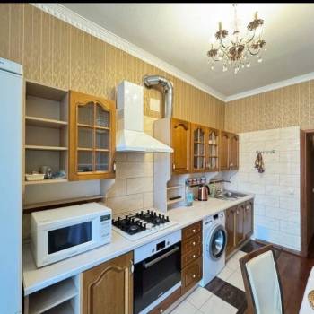 Сдается 1-комнатная квартира, 82 м²