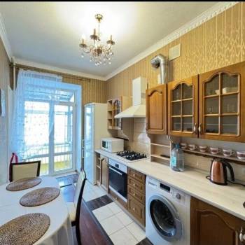 Сдается 1-комнатная квартира, 82 м²