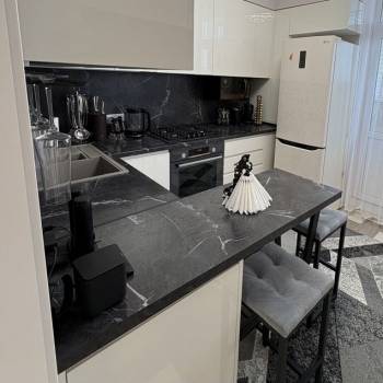 Продается 1-комнатная квартира, 37 м²