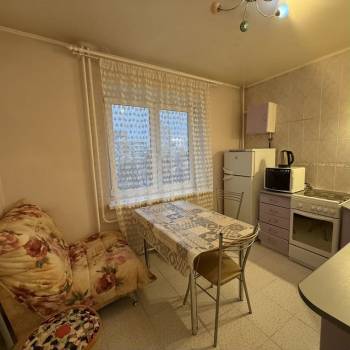 Сдается 1-комнатная квартира, 38 м²