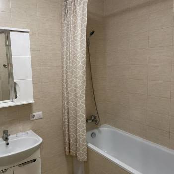 Сдается 1-комнатная квартира, 49 м²
