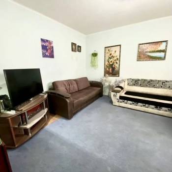 Продается 1-комнатная квартира, 80,8 м²