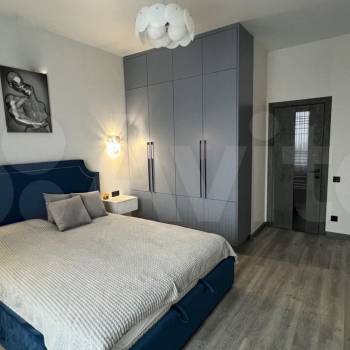 Продается 1-комнатная квартира, 74 м²