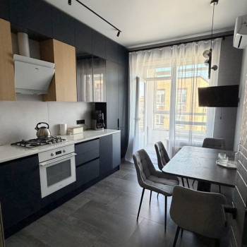 Продается 1-комнатная квартира, 74 м²