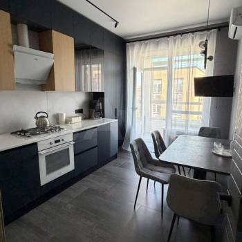 Продается 1-комнатная квартира, 74 м²