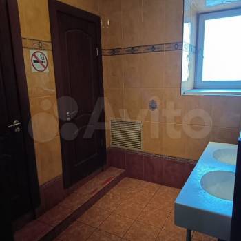 Сдается Нежилое помещение, 300 м²