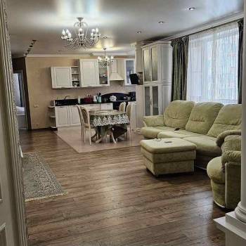 Сдается Многокомнатная квартира, 130 м²