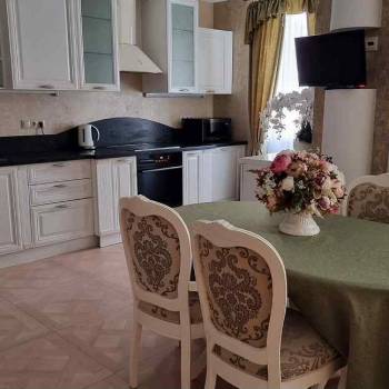 Сдается Многокомнатная квартира, 130 м²