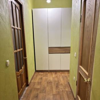 Продается Многокомнатная квартира, 100 м²
