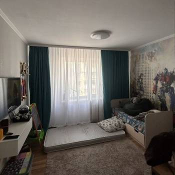 Продается 1-комнатная квартира, 64 м²