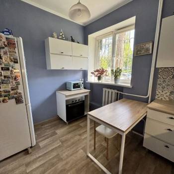Продается Многокомнатная квартира, 100 м²