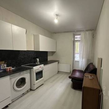 Продается 1-комнатная квартира, 37 м²