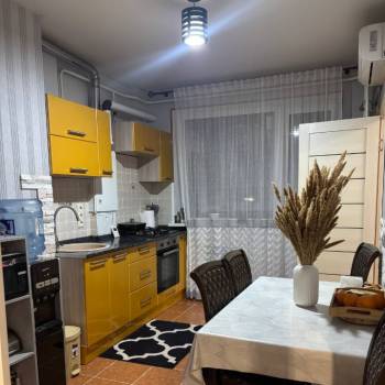 Продается 1-комнатная квартира, 37 м²
