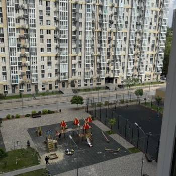 Продается 1-комнатная квартира, 42 м²