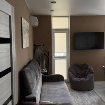 Продается 1-комнатная квартира, 42 м²