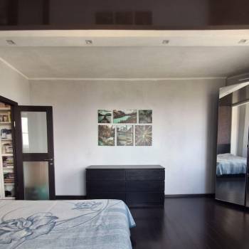 Продается Многокомнатная квартира, 76 м²