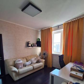 Продается Многокомнатная квартира, 76 м²