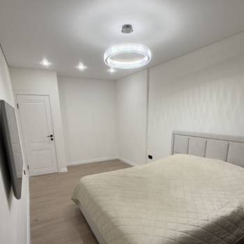 Продается 1-комнатная квартира, 42 м²