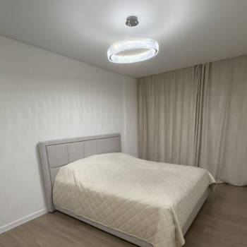 Продается 1-комнатная квартира, 42 м²
