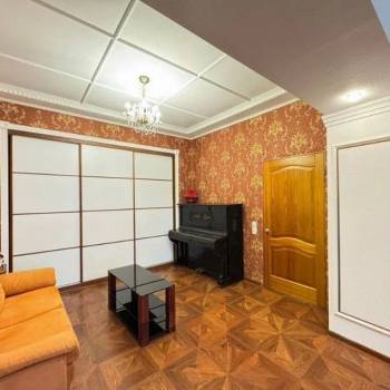 Сдается 2-х комнатная квартира, 83 м²