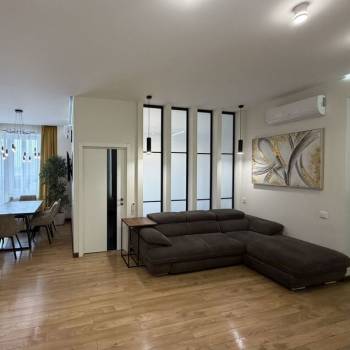 Продается Многокомнатная квартира, 109 м²