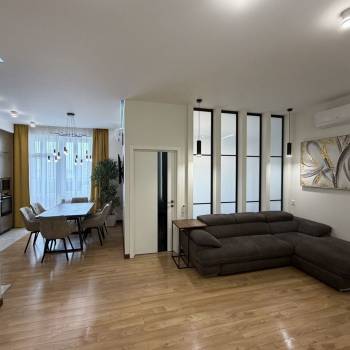 Продается Многокомнатная квартира, 109 м²