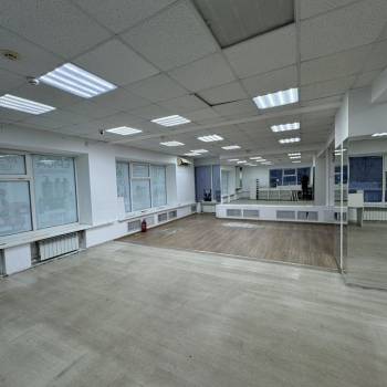 Сдается Нежилое помещение, 185 м²