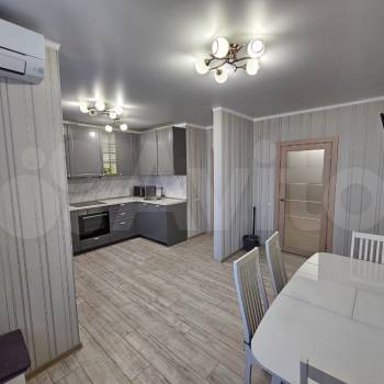 Сдается Многокомнатная квартира, 100 м²