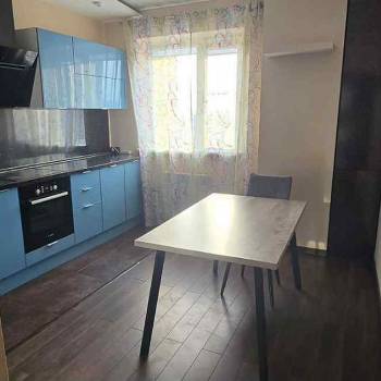 Сдается 2-х комнатная квартира, 75 м²