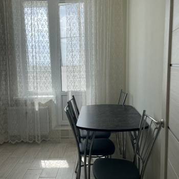 Сдается 1-комнатная квартира, 38 м²