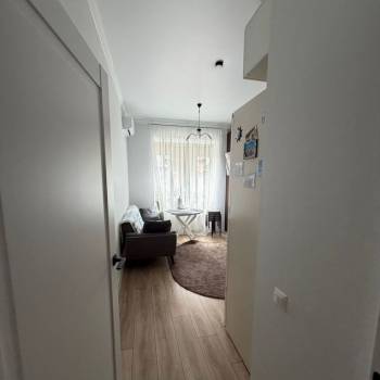 Продается 1-комнатная квартира, 42 м²