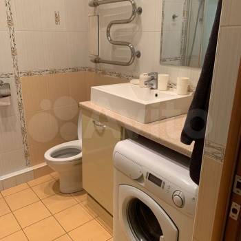 Сдается 1-комнатная квартира, 65 м²
